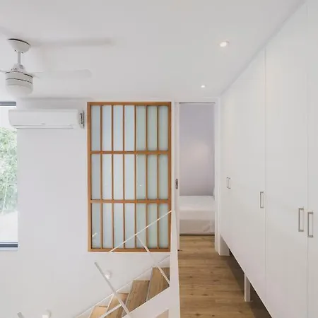 Hidden Gem In Center, Steps To Venetian Town Apartment *