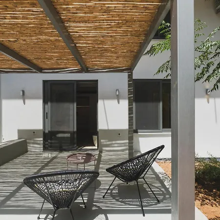 Hidden Gem In Center, Steps To Venetian Town Apartment